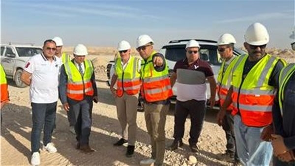 محافظ قنا يبحث مع وفد بنك التنمية الألماني دعم مشروعات المياه والصرف الصحي
