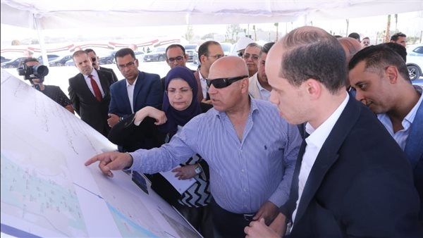 «ملحمة عظيمة».. وزير النقل يتفقد مواقع العمل بالخط الثاني من القطار الكهربائي السريع