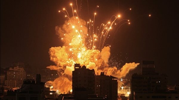 إعلام فلسطيني: قصف مكثف يستهدف مناطق في مدينة غزة