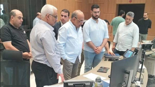 وزير الكهرباء يتابع معدلات ارتفاع الأحمال وزيادة استهلاك الكهرباء خلال الأيام الماضية