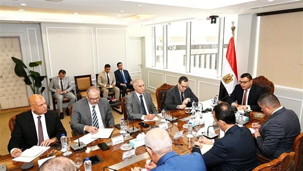 وزير الإسكان يعقد اجتماعًا مع نواب ومساعدي هيئة المجتمعات العمرانية الجديدة
