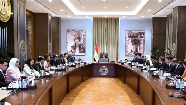 مدبولي: الحكومة تُولي اهتمامًا كبيرًا لتوطين الصناعات التكنولوجية المتقدمة
