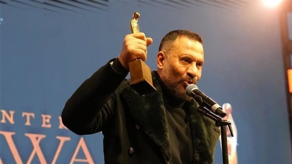 ماجد المصري يحصد جائزة أفضل ممثل عربي بمهرجان الهلال الذهبي بالعراق