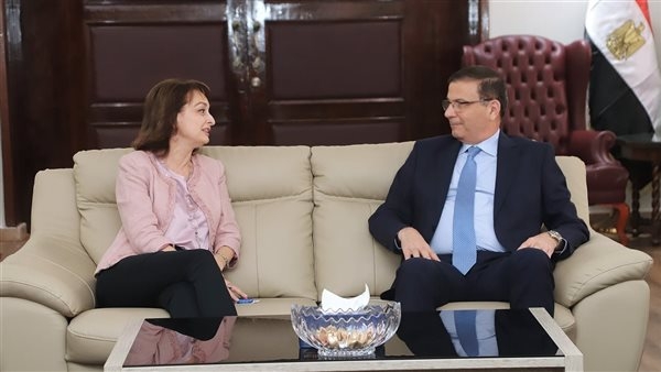وزير الزراعة يؤكد أهمية تصنيع المعدات الزراعية الرومانية داخل مصر