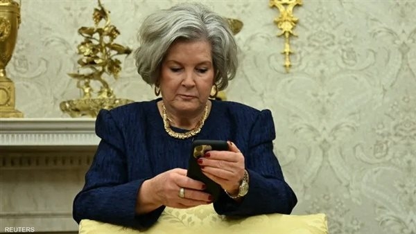 اختراق هاتف كبيرة موظفي البيت الأبيض و"انتحال شخصيتها"