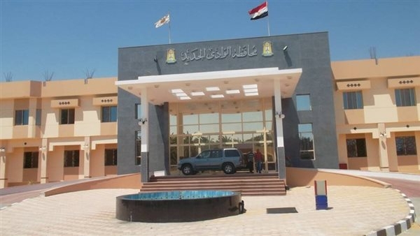 صرف 11 مليون جنيه منحة عيد الأضحى لـ7359 عاملًا بالوادي الجديد