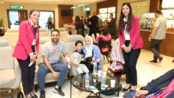 ورود وشيكولاتة.. مطار القاهرة يشارك المسافرين فرحتهم بعيد الأضحى المبارك