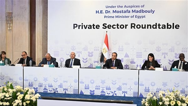 رئيس الوزراء يترأس مائدة مستديرة بعنوان «الإصلاحات الهيكلية لتعزيز تنافسية القطاع الخاص»