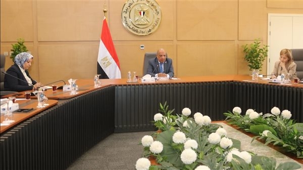 وزير الكهرباء يبحث مع وفدي بنك الاستثمار والاتحاد الأوروبيين سبل دعم الشراكة