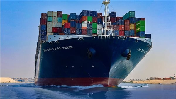 «الحوافز تؤتي ثمارها».. قناة السويس تشهد عبور سفن عملاقة رغم اضطرابات المنطقة