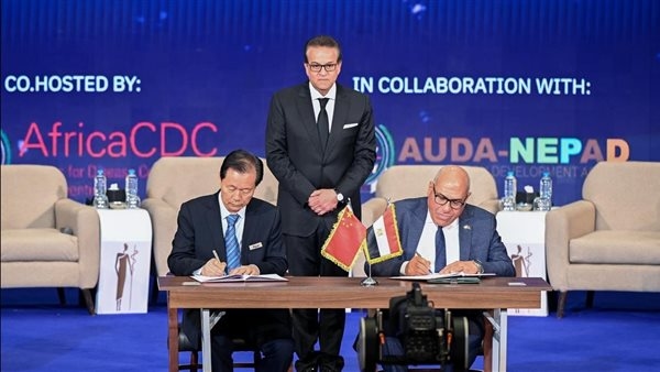 وزير الصحة يشهد توقيع عقد تأسيس الشركة العربية