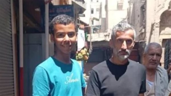 ريبيرو مدرب الأهلي يتجول في شارع المعز