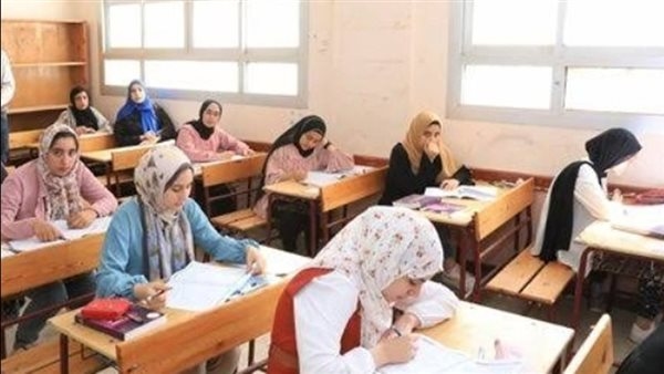 بدء امتحان الكيمياء والجغرافيا لطلاب الثانوية العامة 2025