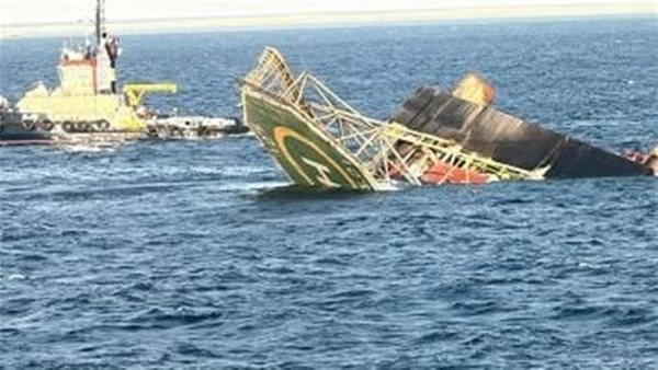استمرار البحث عن 4 مفقودين في غرق حفار بترول بالبحر الأحمر