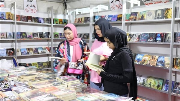 تحت رعاية وزير الثقافة.. إقبال جماهيري واسع على فعاليات معرض الفيوم للكتاب