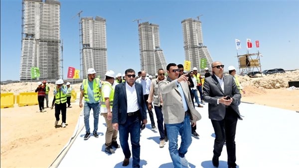 وزير الإسكان يتفقد موقف تنفيذ أبراج "الداون تاون" وبحيرات "العلمين داون تاون لاجون"