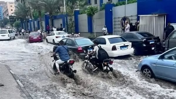 سقوط أمطار متفاوتة الشدة على مناطق متفرقة والصغرى بالقاهرة 24