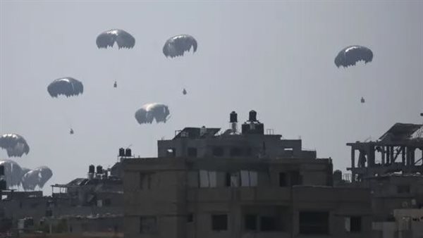 غزة.. كندا تسقط مساعدات وتتهم إسرائيل بانتهاك القانون الدولي