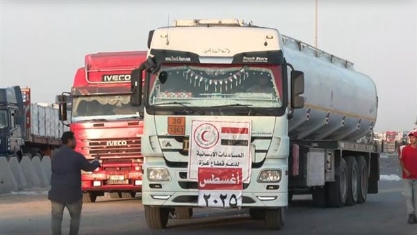 دخول شاحنتي سولار من مصر إلى قطاع غزة تحملان 107 أطنان