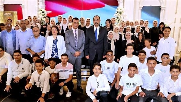 تكريم 191 من أوائل الشهادات العامة والفائزين بالمسابقات العالمية في سوهاج