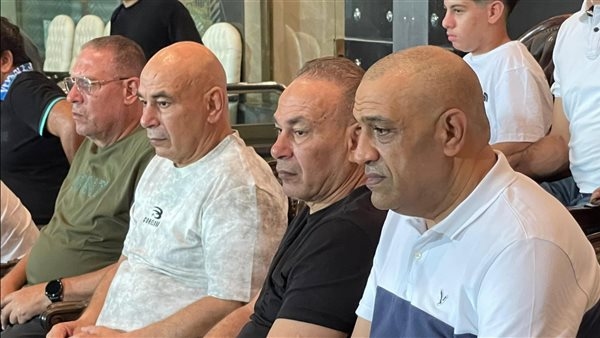 جهاز منتخب مصر بقيادة التوأم حسن يتابع مباراة الزمالك والمقاولون في الدوري