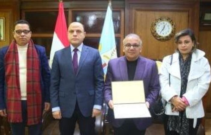 محافظات : محافظ كفر الشيخ يكرم مدير ثقافة بيلا لتطويره تطبيق "توت" الإلكترونى المجانى