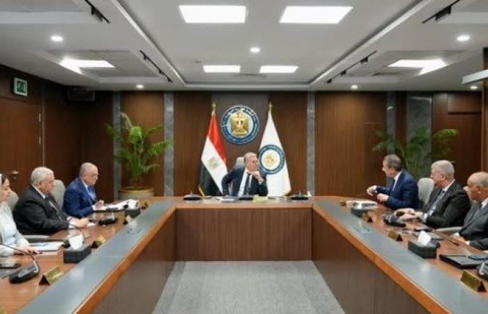 أخبار مصر : وزير البترول يشهد اجتماع "ميدتاب" لاعتماد نتائج 2024