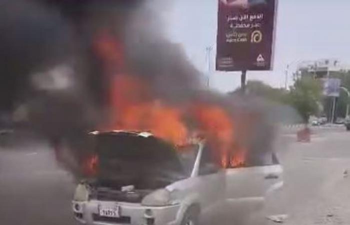 أخبار العالم : احتجاجًا على نهب مستحقاته.. مقاول يشعل النيران في سيارته أمام وزارة المياه بعدن