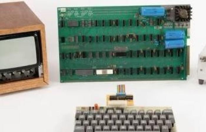 أخبار التكنولوجيا : قطعة من تاريخ التكنولوجيا.. بيع كمبيوتر Apple-1 النادر بـ375 ألف دولار في مزاد تاريخي