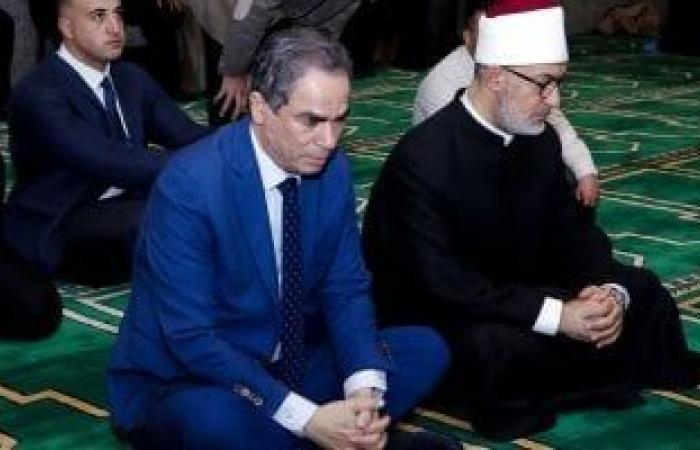 أخبار السياسة : أول بث مباشر من مسجد الإمام الليث بالتليفزيون المصري.. أحمد نعينع يؤم الصلاة بحضور مفتي الجمهورية