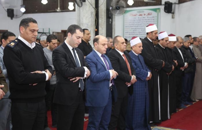 محافظات : محافظ كفر الشيخ يشهد الاحتفال بليلة القدر بمسجد الفتح ويقدم التهنئة للأهالى.. فيديو