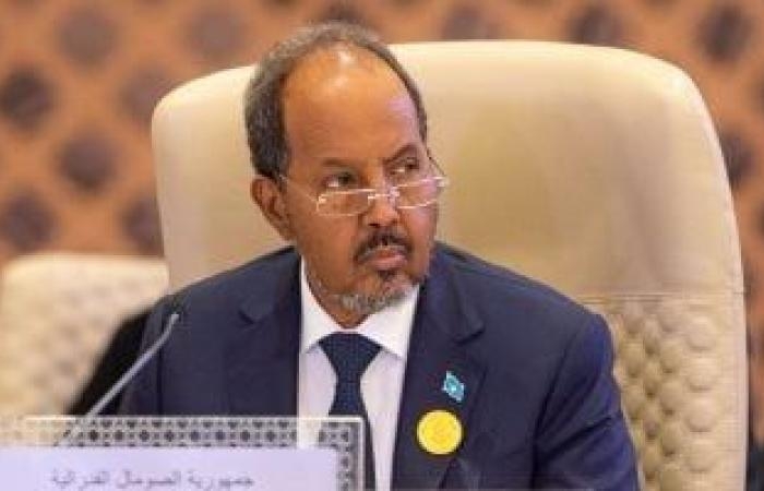 أخبار عربية : الرئيس الصومالى ومسؤولون يؤكدون أهمية التكاتف الوطنى لتعزيز الأمن