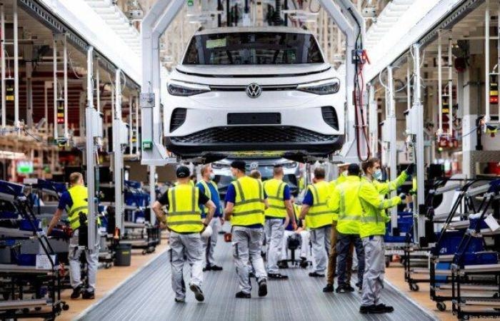 صناعة السيارات الألمانية في خطر بسبب رسوم ترامب الجمركية (تفاصيل)
