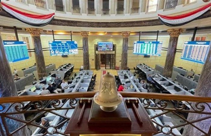 تراجع حاد في البورصة المصرية بفعل تأثيرات الأسواق العالمية خلال منتصف تعاملات اليوم