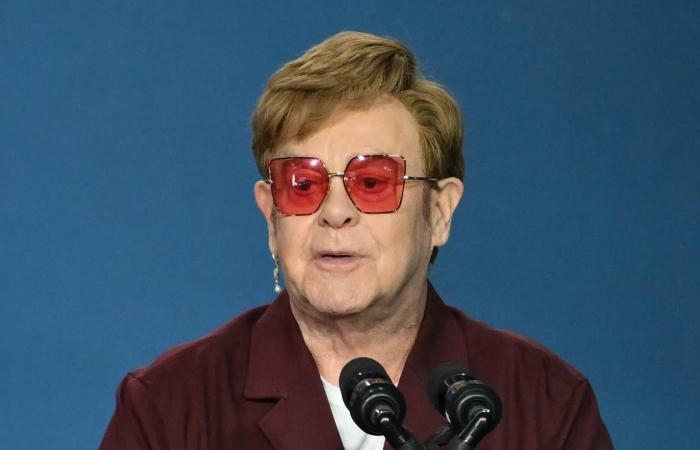 أخبار العالم : إلتون جون يعترف بفشل مسرحيته الموسيقية "Tammy Faye" في برودواي