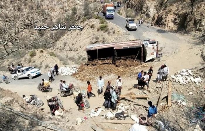 أخبار العالم : لحج.. نفوق أكثر من 100 رأس من الماشية جراء انقلاب شاحنة نقل في طريق القبيطة