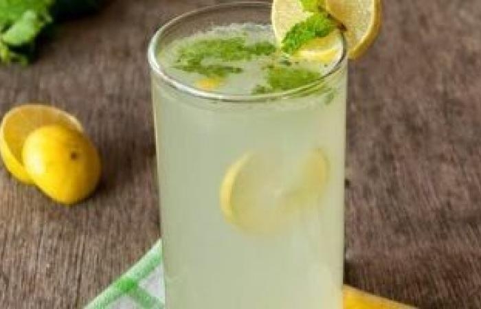 صحة وطب : من مطبخك.. أضف هذه المكونات إلى عصير الليمون لتعزيز الترطيب في الطقس الحار