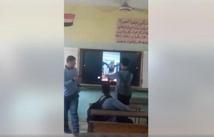 أخبار مصر : نحقق.. أول رد من التعليم على فيديو رقص الطلاب على مقطع لـ رورو البلد