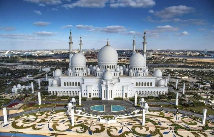 أخبار العالم : 1.9 مليون ضيف يرتادون جامع الشيخ زايد في أبوظبي خلال رمضان وعيد الفطر