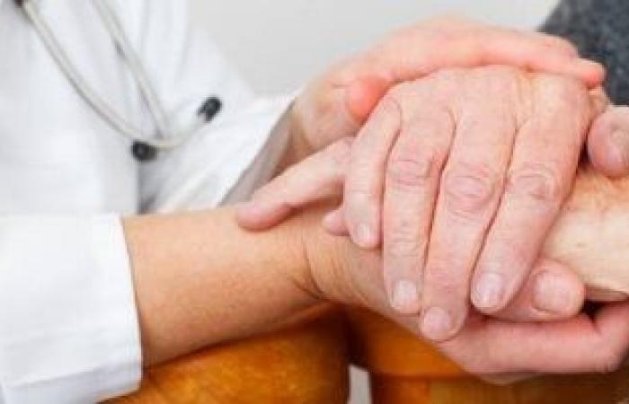 صحة وطب : اليوم العالمى لمرض باركنسون "الشلل الرعاش".. ما أعراضه وطرق العلاج؟