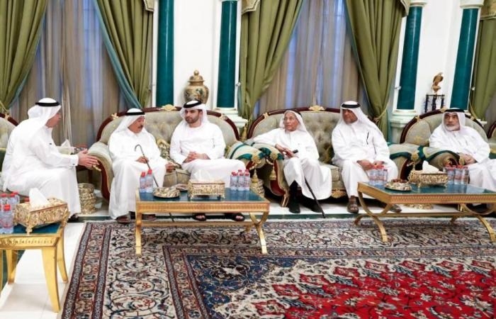 أخبار العالم : منصور بن محمد يقدم واجب العزاء في وفاة حسن إبراهيم الفردان