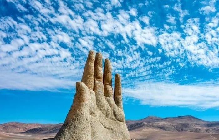 عالم المرأة : أغرب 5 تماثيل في العالم.. شوكة معدنية ضخمة وسط البحر الأبرز