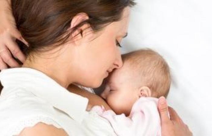 صحة وطب : الرضاعة الطبيعية لـ 6 أشهر تحمى الأم من سرطان الثدى.. طرق أخرى للوقاية