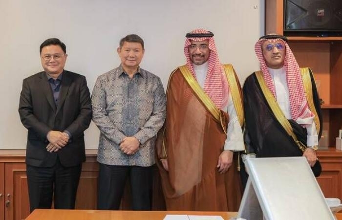 إقتصاد : وزير الصناعة يبدأ زيارة إلى إندونيسيا لتعزيز الشراكة بمجال التعدين والأدوية