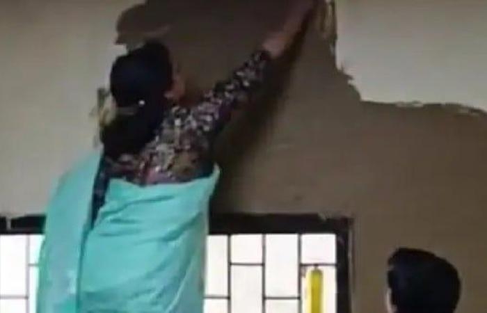 عالم المرأة : عشان الحر.. مديرة كلية بالهند تطلى جدران الفصول بروث الأبقار.. فيديو