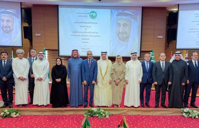 أخبار العالم : «الألكسو» تمنح حاكم الشارقة «وسام الاستحقاق الثقافي العربي»