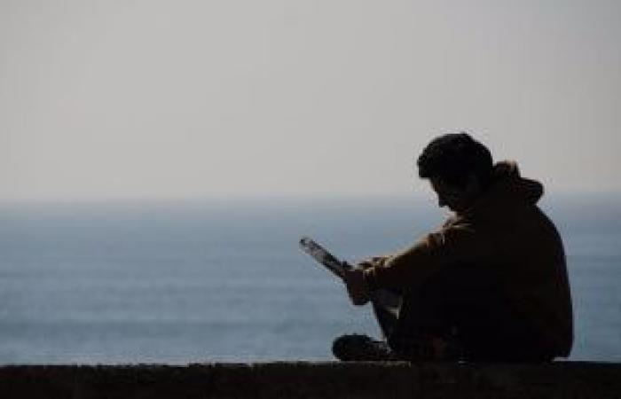 صحة وطب : لو صاحبك انطوائى.. إزاى تحافظ على صداقتك معاه