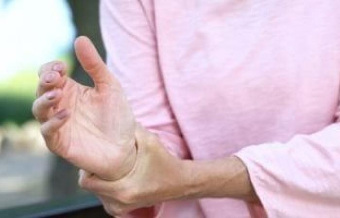 صحة وطب : 9 أعراض تحذيرية لالتهاب المفاصل.. علامات لا تتوقعها