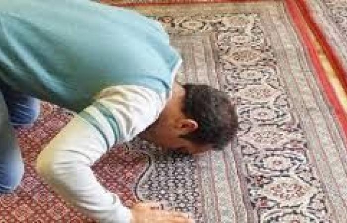 أخبار مصر : هل يجوز أداء الصلاة قبل وقتها بدقائق بسبب ظروف العمل؟.. لجنة الفتوى ترد
