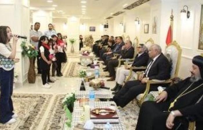 محافظات : محافظ الوادى الجديد يزور كنيسة العذراء مريم لتهنئة الأقباط بعيد القيامة